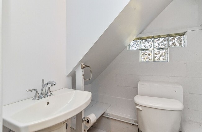 Building Photo - Historic Charm in the Heart of Snohomish