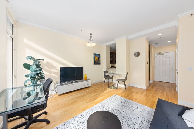 Building Photo - 201 Sansome St