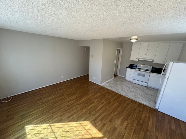 Building Photo - New Hampshire Luxurious Apts