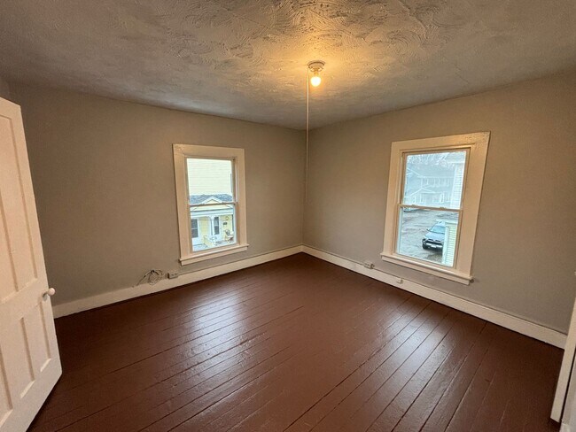 Building Photo - 17 Noble