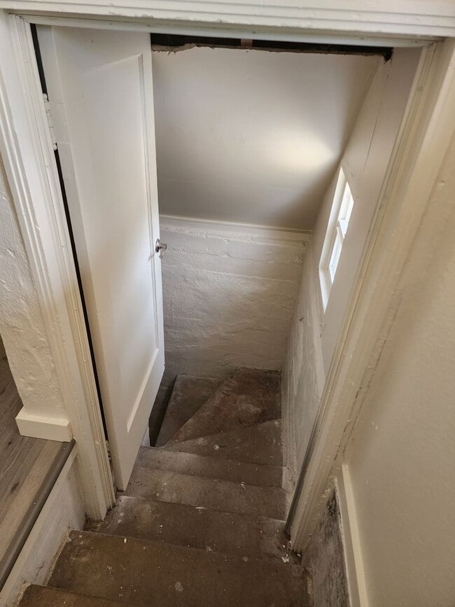 Building Photo - Country Home Between Empire and Waterford-  3 Bedroom 1 Bathroom With Central Heat And Air