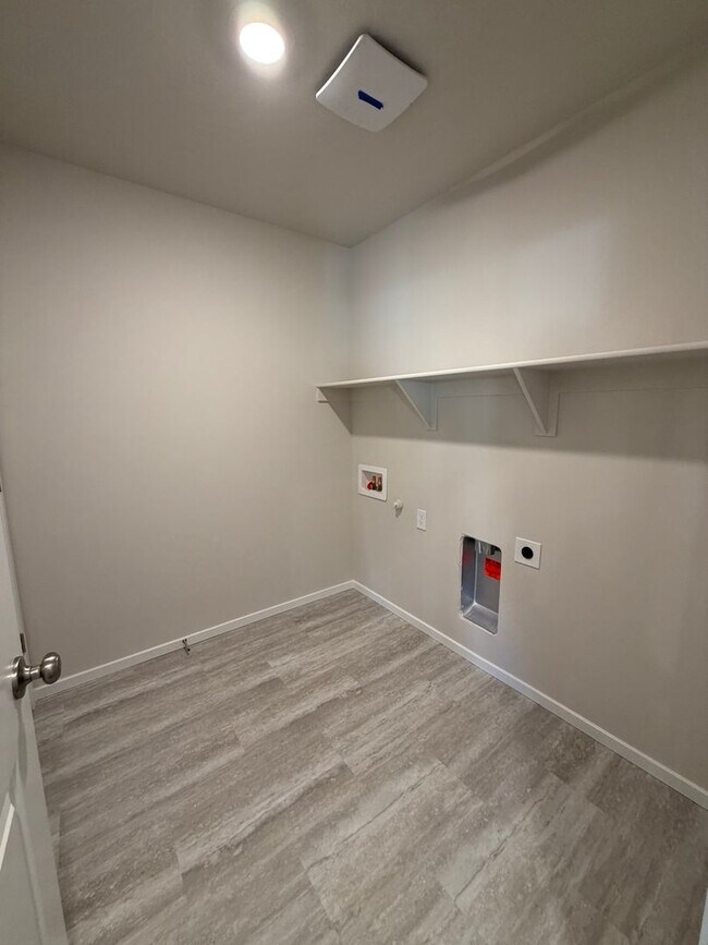 Building Photo - Beautiful & Brand New- 4 bed, 2 bath w/Quartz Countertops & Fenced Yard