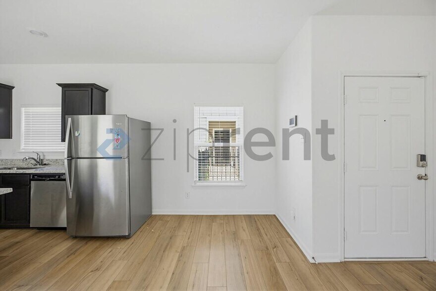 Building Photo - Unit