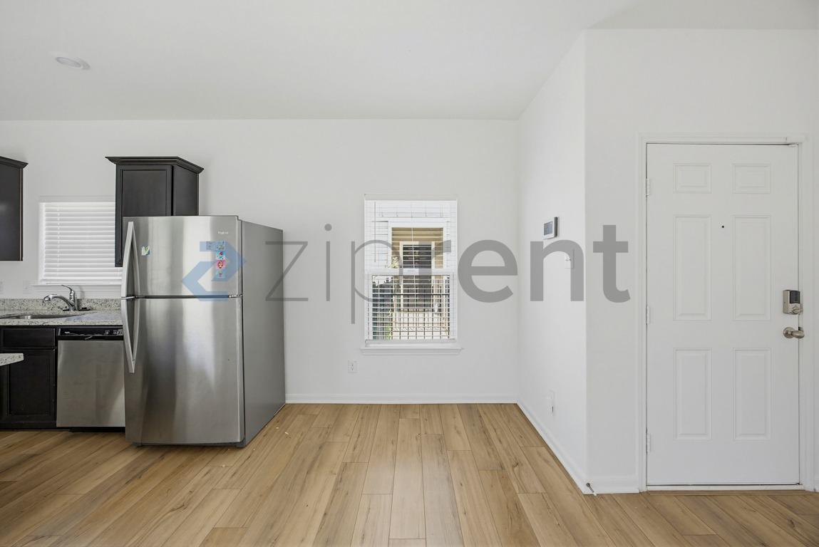Building Photo - Unit