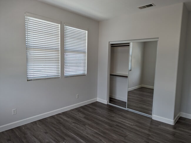 Guest bedroom - 305 W Duarte Rd