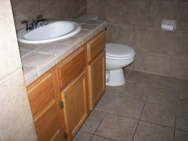 Building Photo - Adorable! You'll Love All the Oak!