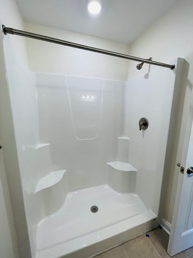 Building Photo - *4 Bedroom Townhouse for Rent*