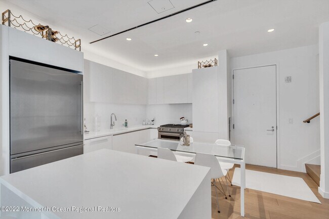 Building Photo - 601 Heck St