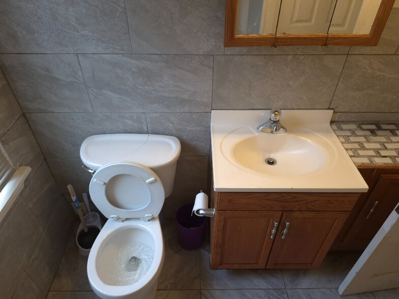 Building Photo - 1148 N Mayfield Ave