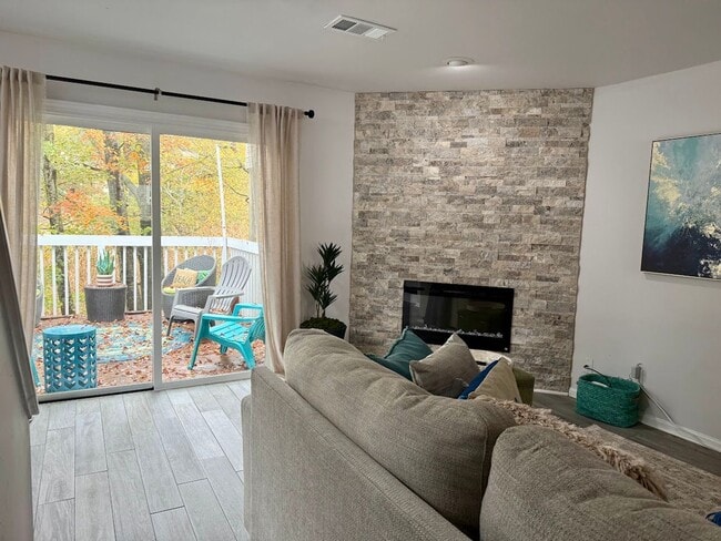 Building Photo - Fully furnished, private 2-story VB Condo!