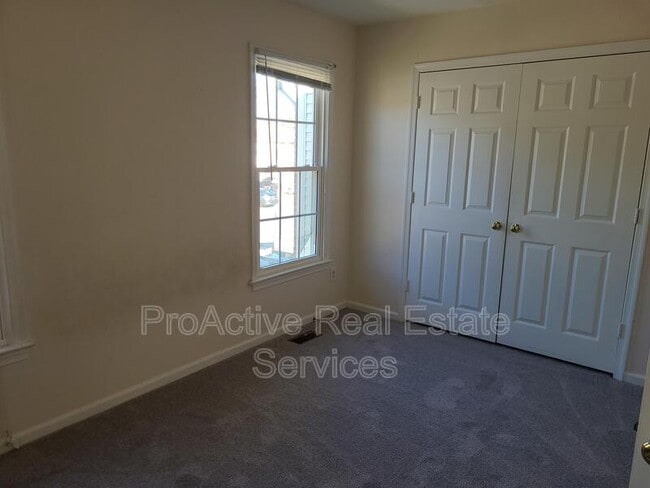 Building Photo - 4016 Reese Dr S