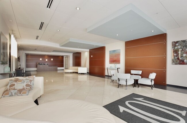 Building Photo - Modern 1/1 Condo in the Heart of Orlando –...