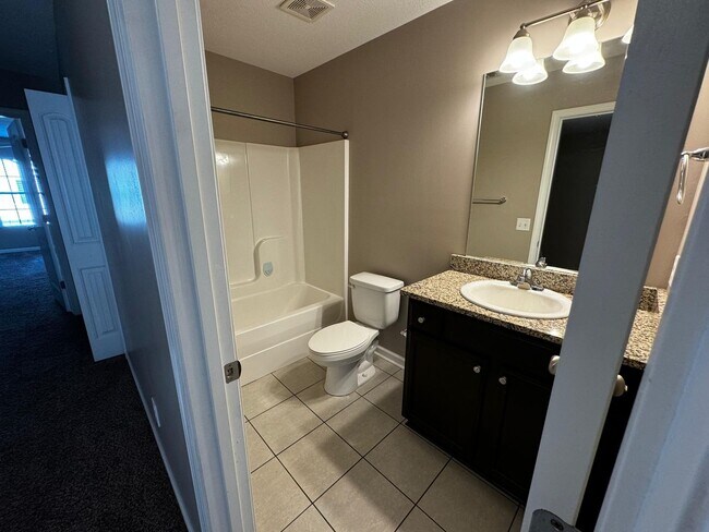 Building Photo - Highly Desirable Richmond Hill Townhome with 3 Bedroooms