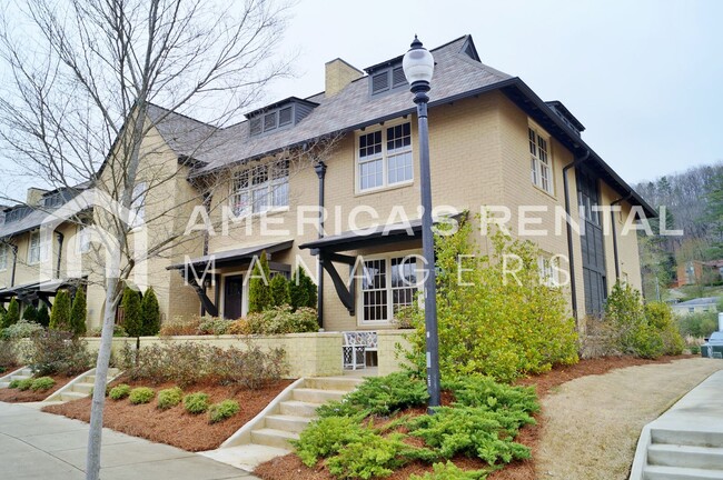 Building Photo - DEPOSIT PENDING! Beautiful Loft Style Town...