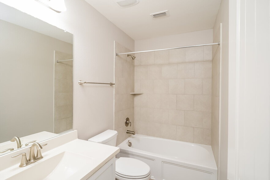 Building Photo - 922 Evergreen St