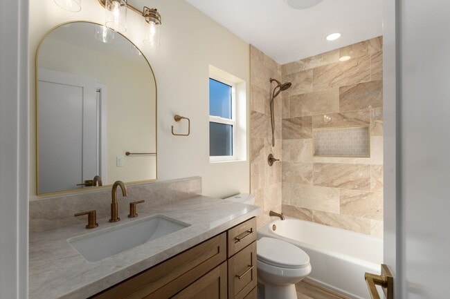 Building Photo - 3030 Skipper St