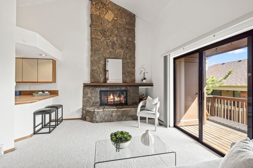 Living Room - 501 Manhattan Dr