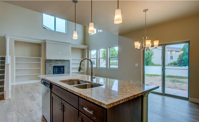 Building Photo - Gorgeous 4 Bed, 3.5 Bath Home | 3,100+ Sq ...