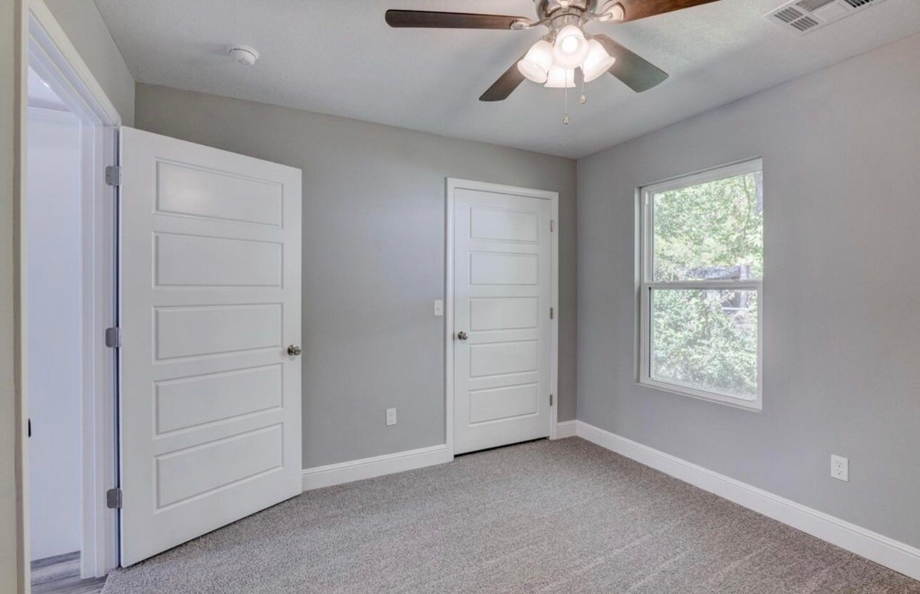 Stock image-Interior finishes may vary - 917 N Hall St