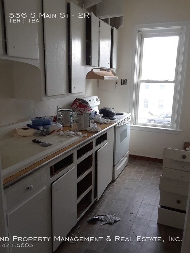 Building Photo - 556 S Main St