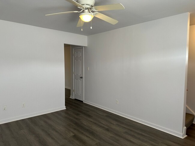 Building Photo - Townhouse in Newport News