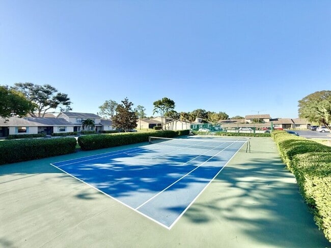 Building Photo - 2131 Ridge Rd S