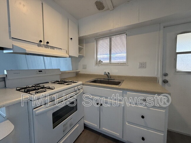 Building Photo - 750 Brill Dr