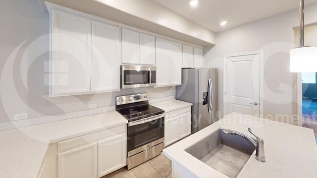 Building Photo - 2664 S Peppertree Dr