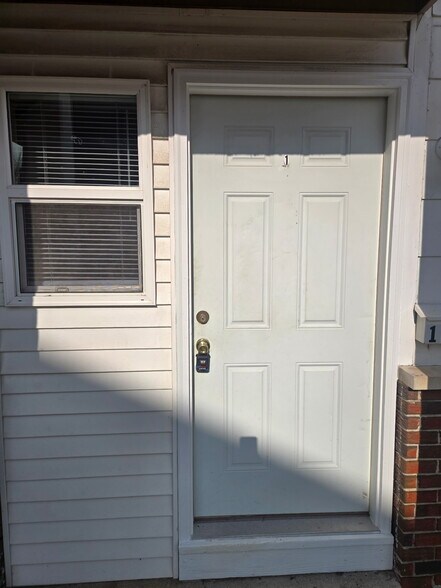 Building Photo - 229 N Clinton St