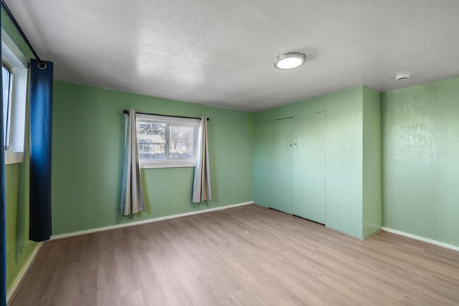 Building Photo - Newly renovated 2bdrm 1 bath house with 3 ...