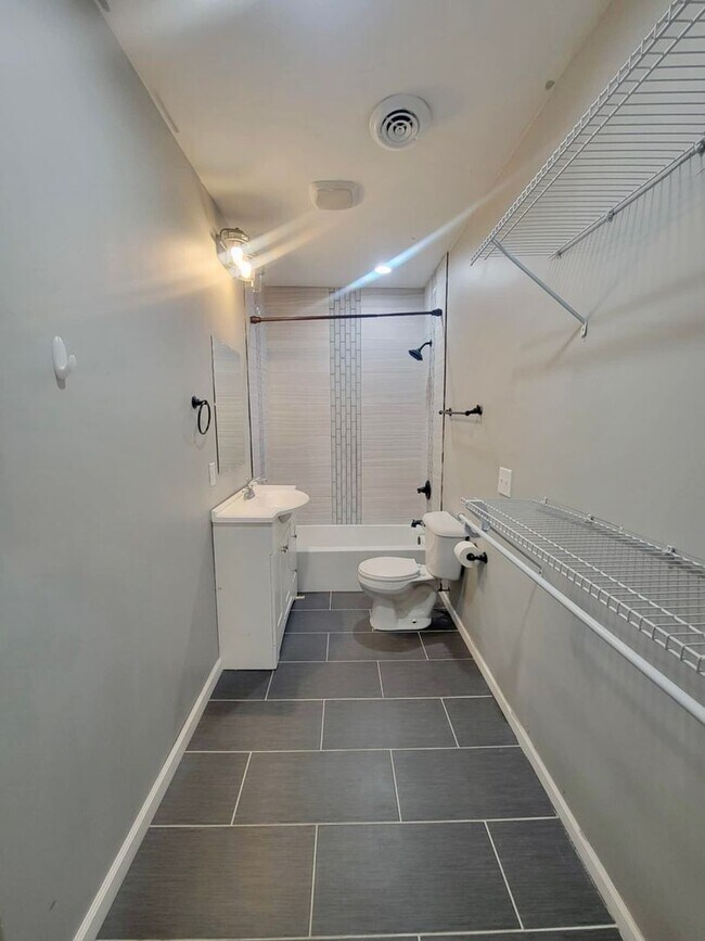 Building Photo - Bright, Modern, and Beautifully Updated 3 Bed + Loft, 2.5 Bath Home in the Heart of Hopkins, MN -...