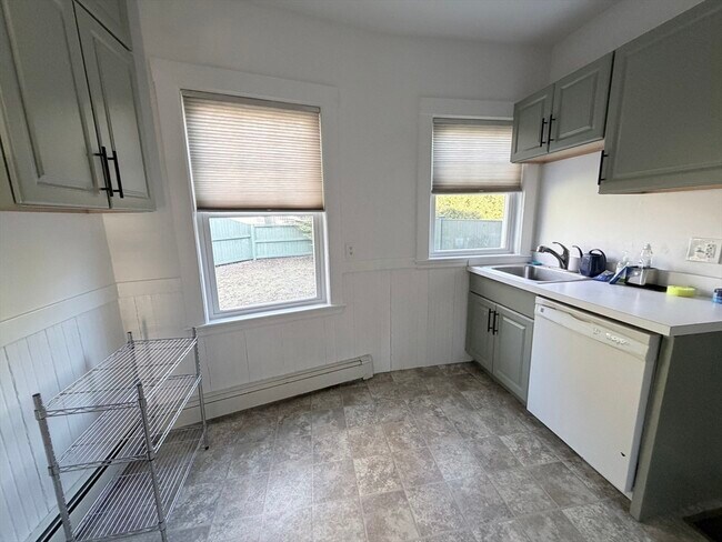 Building Photo - 9 Hollis St