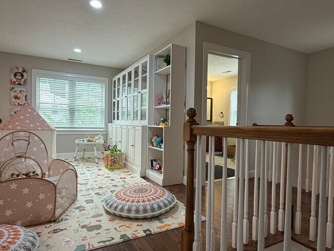 Building Photo - 30 Boardwalk Dr