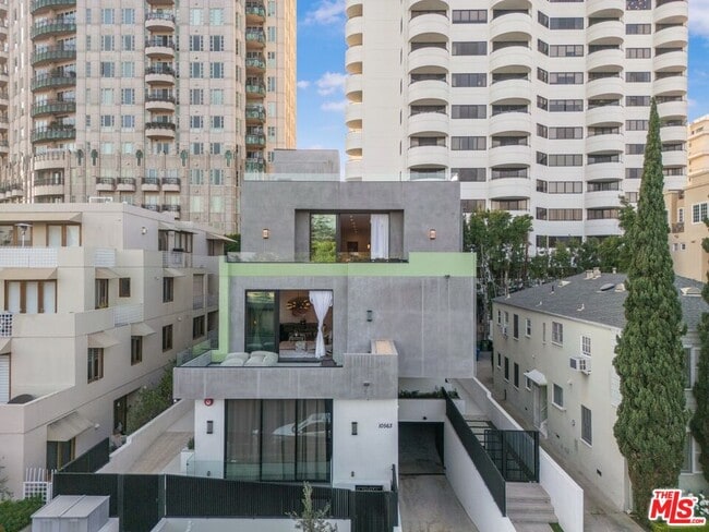 Building Photo - 10563 Ashton Ave