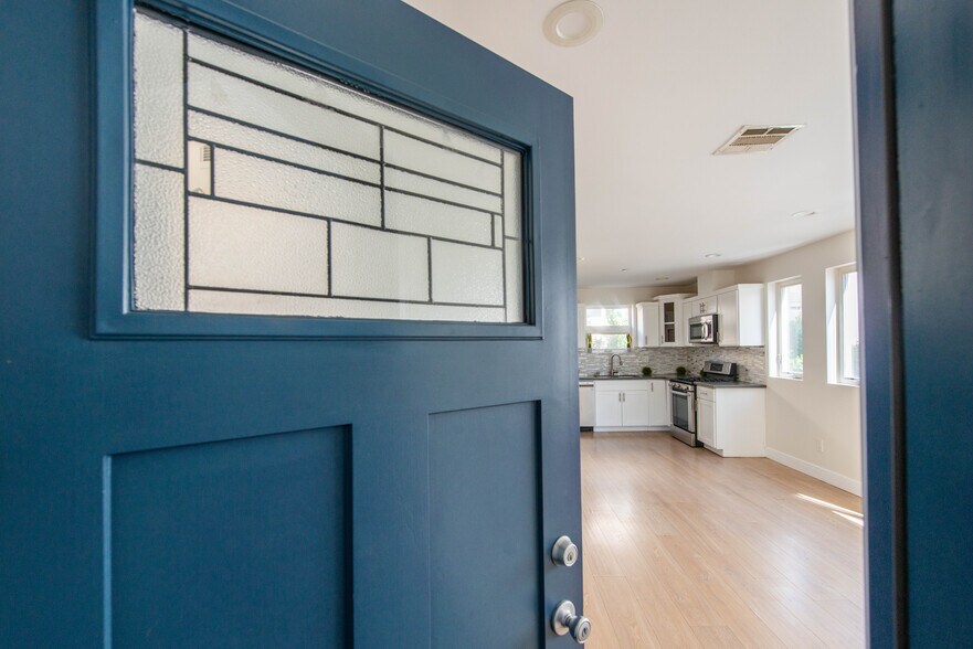 Building Photo - 635 N Harvard Blvd