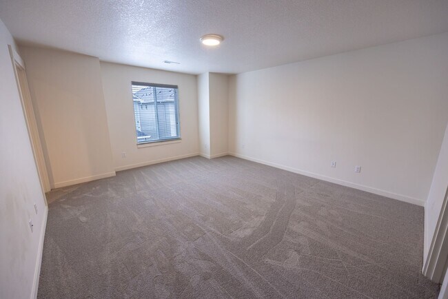 Building Photo - Three Bedroom Home in Ridgefield