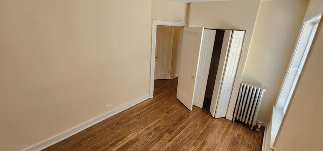 Building Photo - 4848 W Wrightwood Ave