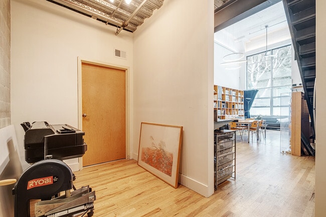 Building Photo - 385 Tehama St