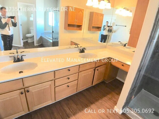Building Photo - 8735 Tierra Alegre Dr NE