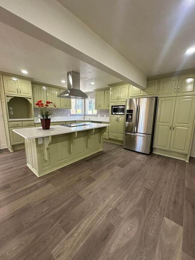 Building Photo - Deposit Moves You In! Modern 4-Bedroom Hom...