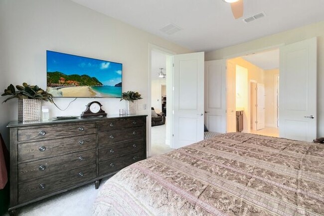 Building Photo - 4 Bedroom/3.5 Bathroom Gated Community at Ruby Lake!!!!