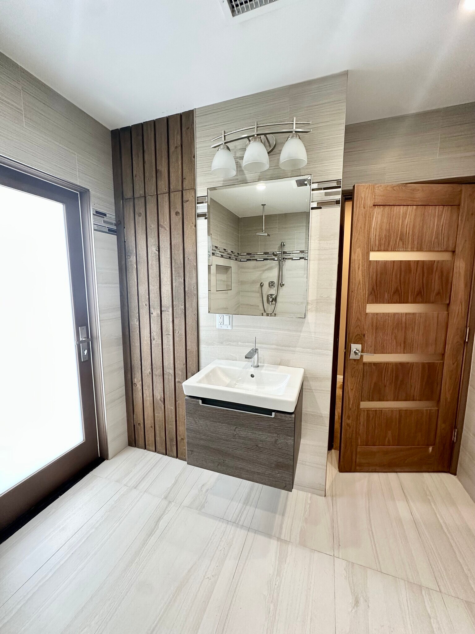 Building Photo - 15 Quarterdeck St