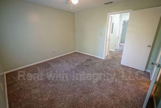 Building Photo - 2304 Hartsfield Ct