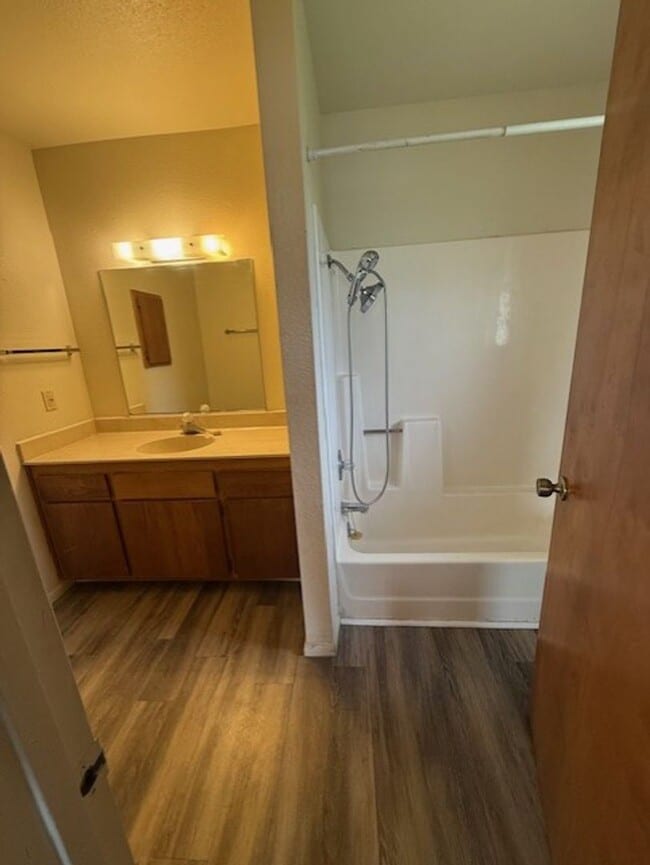 Building Photo - 2 Bedroom 2 Bath Contact Property Pros 928...