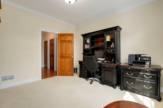Building Photo - 126 Governors Ct