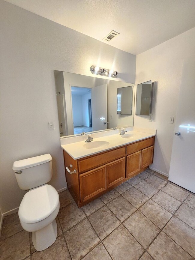 Building Photo - 71669 Sun Valley Dr