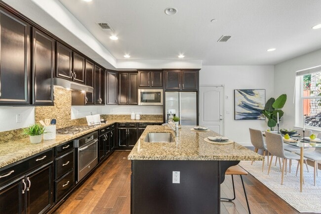 Building Photo - 3069 Vittoria Loop