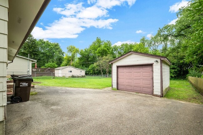 Building Photo - 360 Poplar St