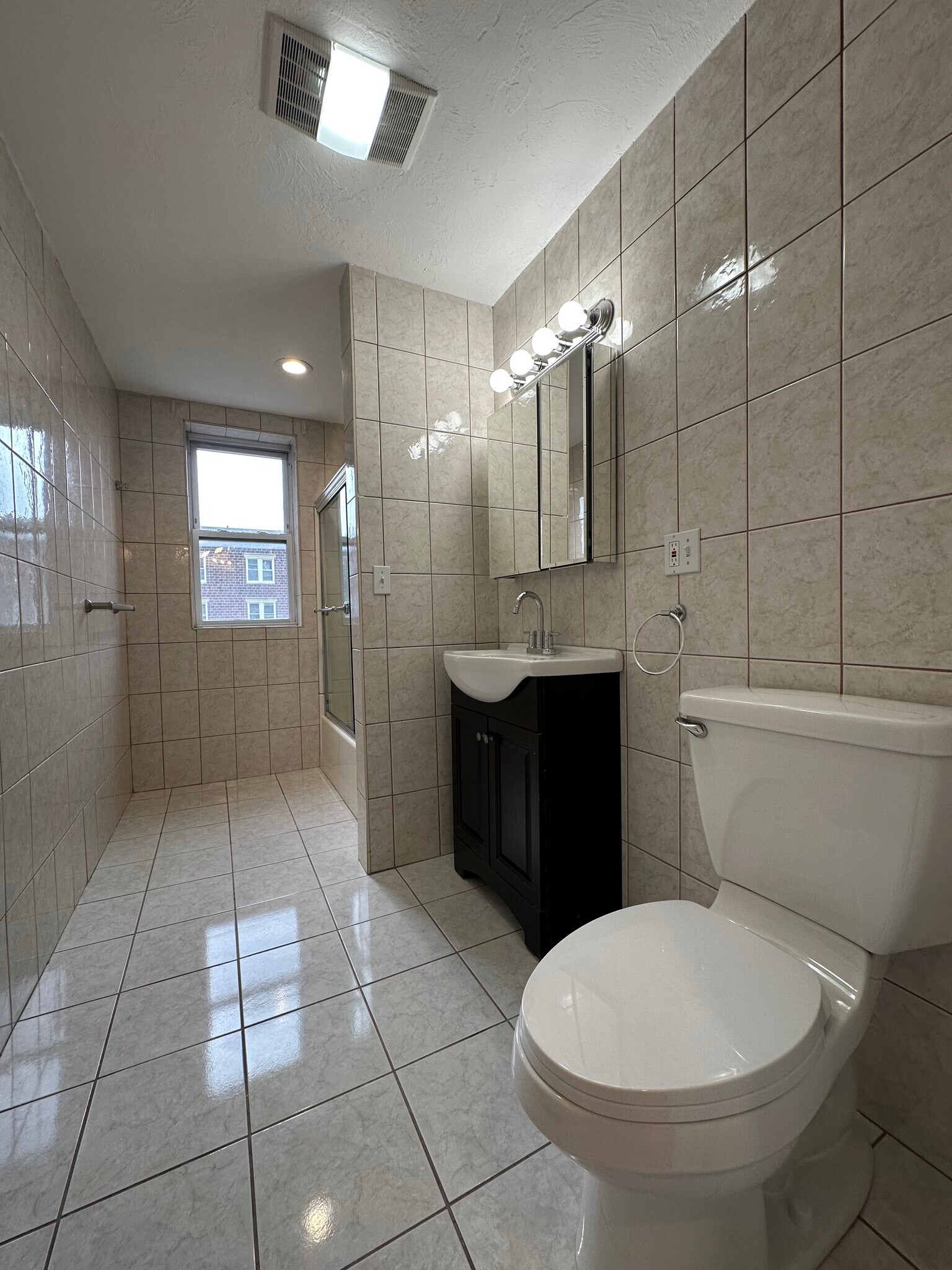 Building Photo - 55 Thatcher St