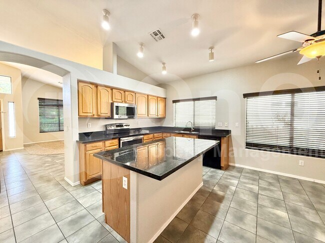 Building Photo - 1523 E Black Diamond Dr